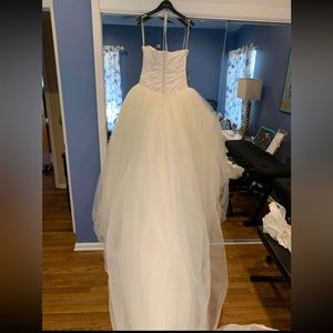 Never Worn, Un-Altered size 6 Vera Wang Wedding Dress